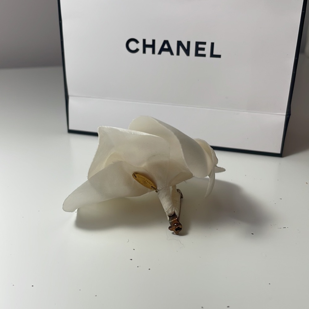 AUTHENTIC Chanel Pin Brooch satin flower - Picture 3 of 11